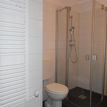 Schroder, Ruth Apartament